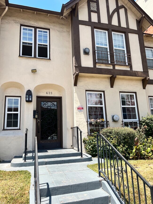 Foto del edificio - 625 S Dunsmuir Ave