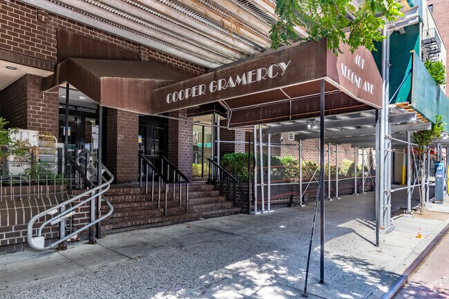 Entrada - Cooper Gramercy