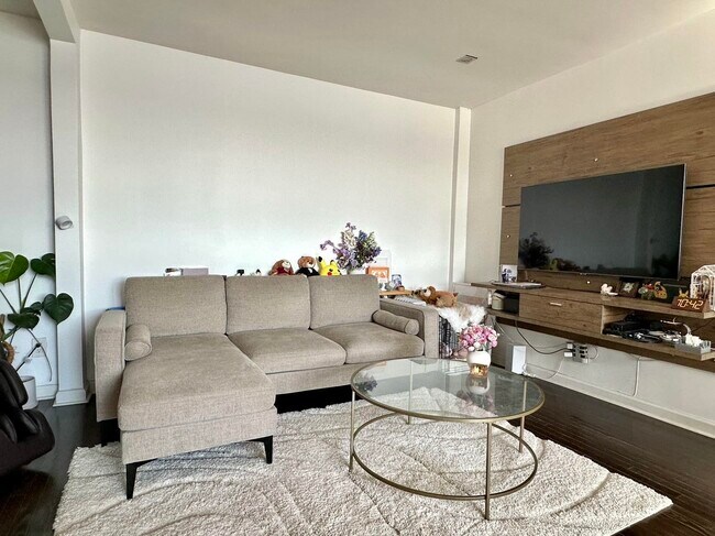 Foto del edificio - 8650 BLVD E