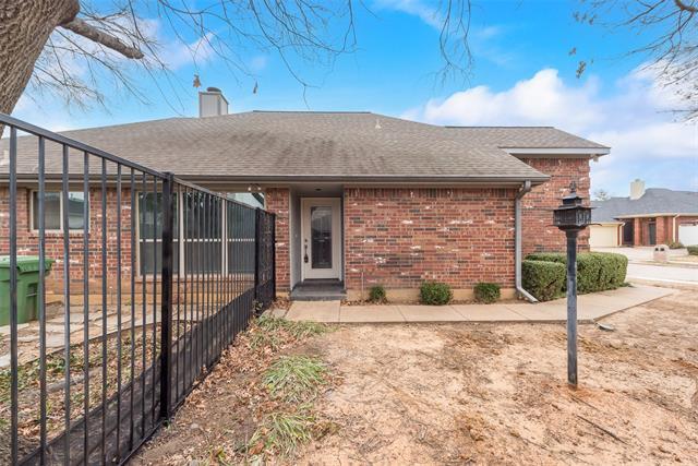 Building Photo - 1220 Royal Crescent Dr