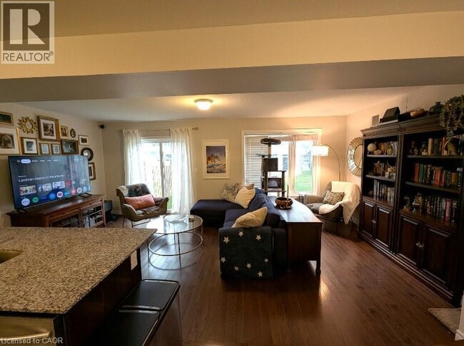 Building Photo - 371 Vincent Dr