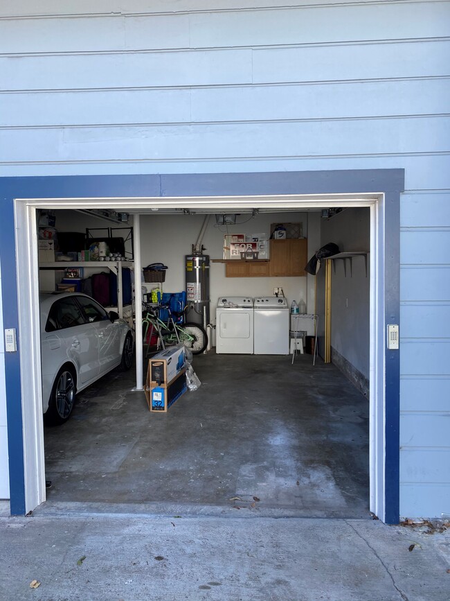 Garage/washer & dryer - 860 Manhattan Beach Blvd