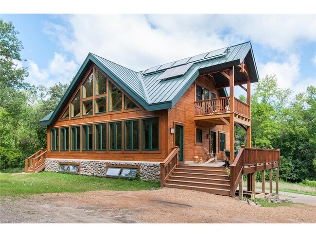 Foto del edificio - 5840 Christmas Lake Rd