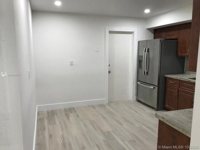Building Photo - 9401 SW 64th Terrace