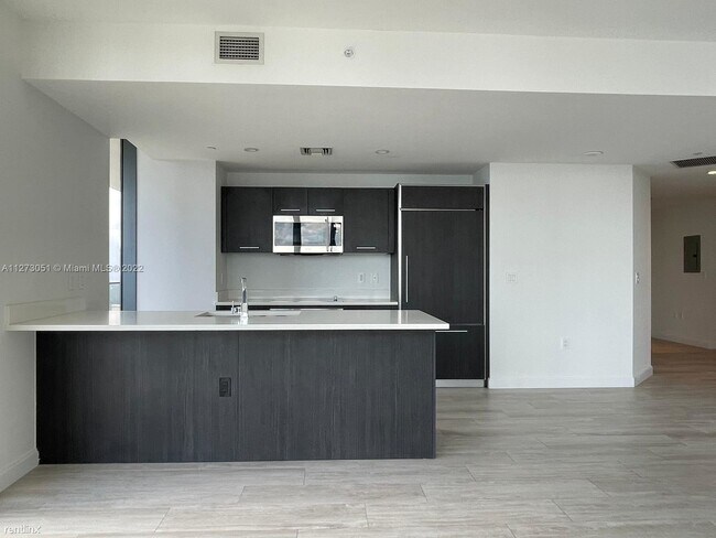 Foto del edificio - 2 br, 2.5 bath Condo - 45 SW 9th St Apt 3903