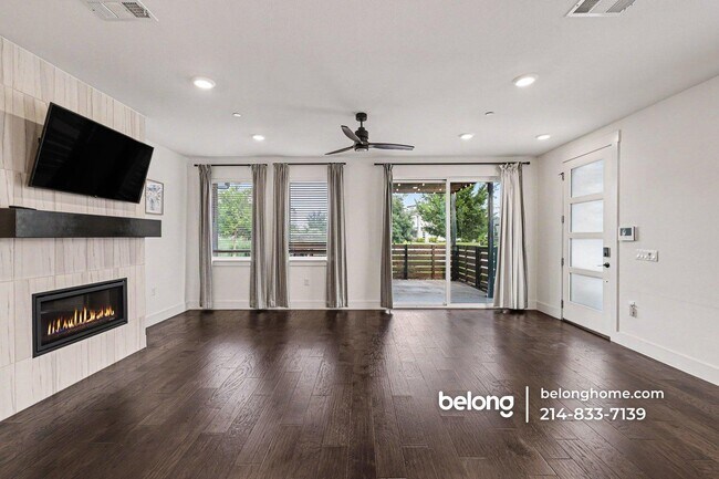 Building Photo - 860 Bandera Ct