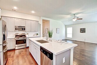 Building Photo - 18802 Majestic Vista Ln
