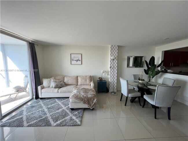 Foto del edificio - 6900 Bay Dr
