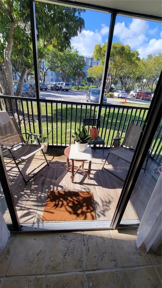 Foto del edificio - 3101 N Country Club Dr