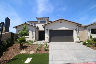 Building Photo - 2104 E Las Palmas Dr