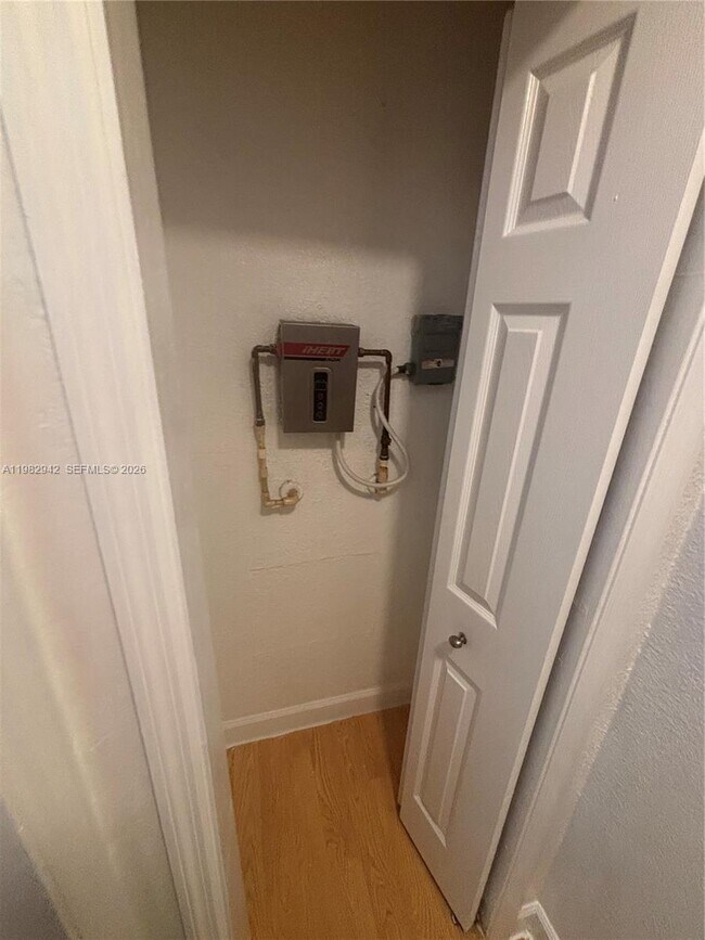 Foto del edificio - 300 SW 4th Ct