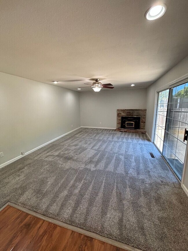 Building Photo - Updated 3 Bedroom 2 Bathroom Single Family...