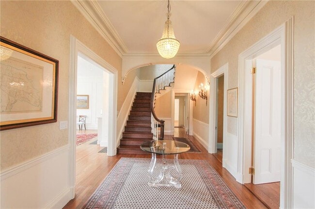 Building Photo - 5 Touro Park St W