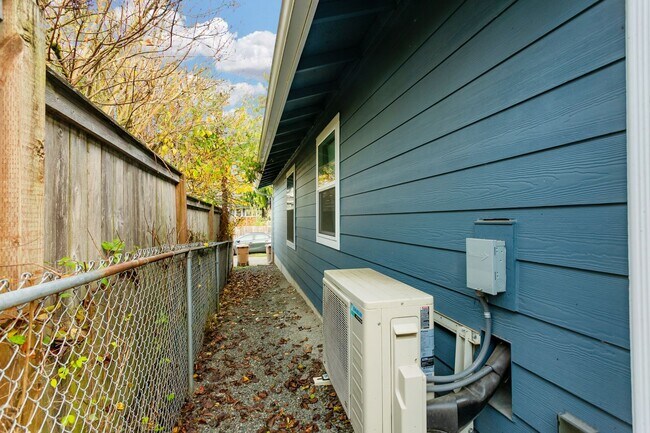 Foto del edificio - Charming Private 2BD/1BA DADU in Tacoma – $2,250/mo