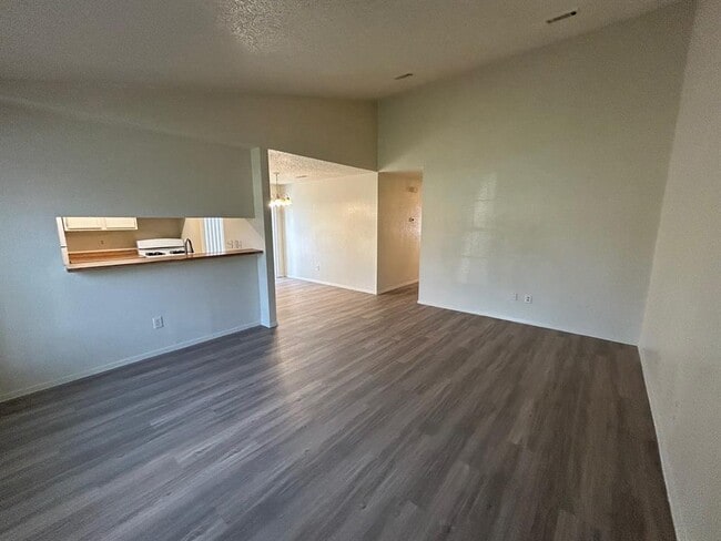 Building Photo - 521 Greenlawn Blvd