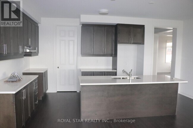Photo du bâtiment - 69 Bluebird Blvd