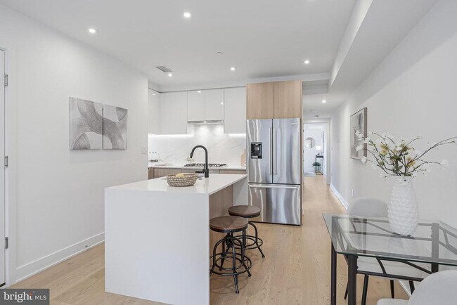 Foto del edificio - 4017 Davis Pl NW