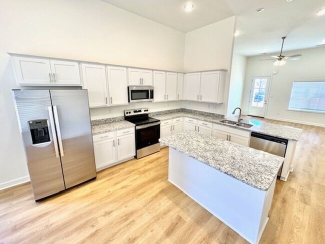 Building Photo - Move In Special! Half off June Rent with M...