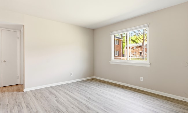Building Photo - Deering Manor