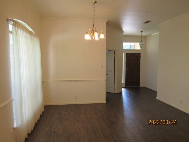 Building Photo - 9415 Pine Arbor