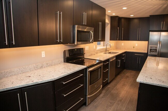 Foto del edificio - 2025 Clarke Crest Drive
