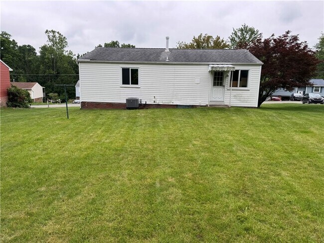 Foto del edificio - 111 Treeview Dr