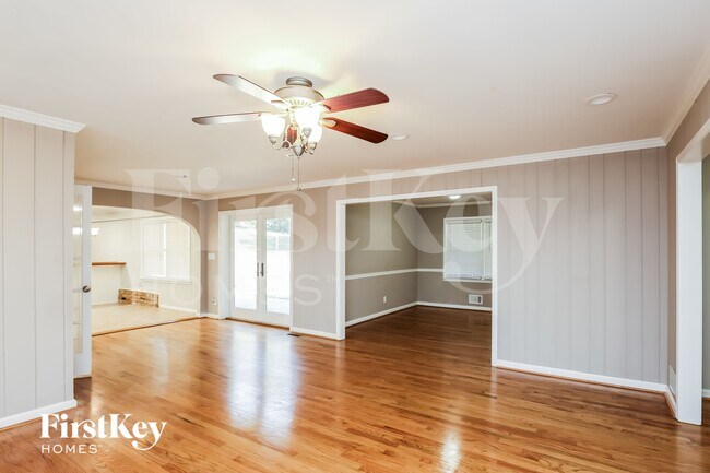 Foto del edificio - 4336 Lake Laurel Dr