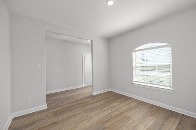 Building Photo - 3118 Banyan Dr