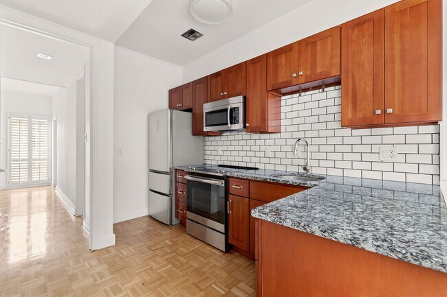 Building Photo - 7707 Broadway