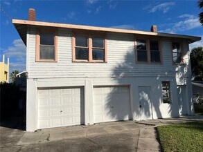 Building Photo - 713 Davis St