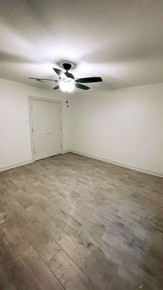 Foto del edificio - Fully updated 2bd 1bath Apt