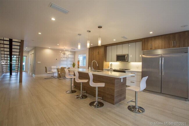 Foto del edificio - 1176 SW 22nd Ter  1 Miami Fl 33129
