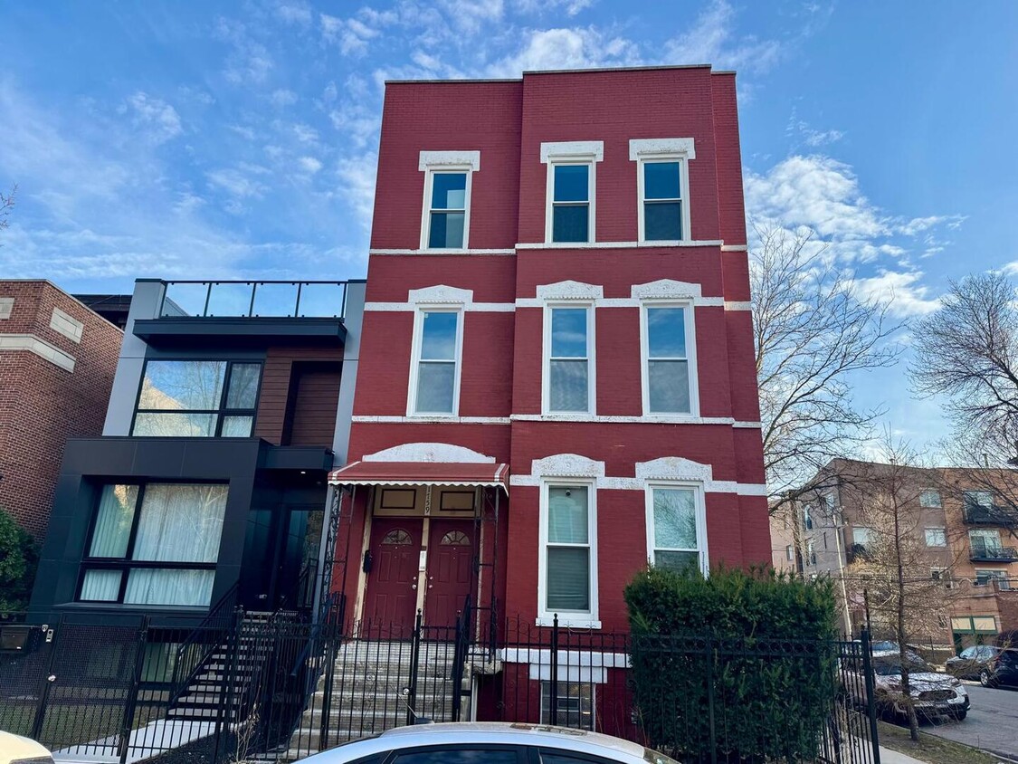 Primary Photo - 1759 W Huron St