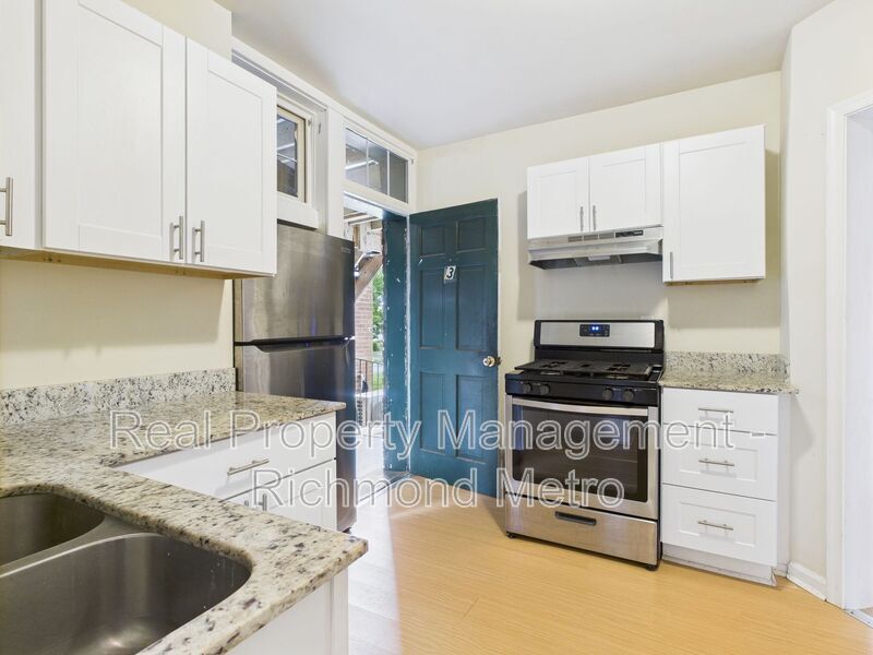 Primary Photo - 2400 Barton Ave