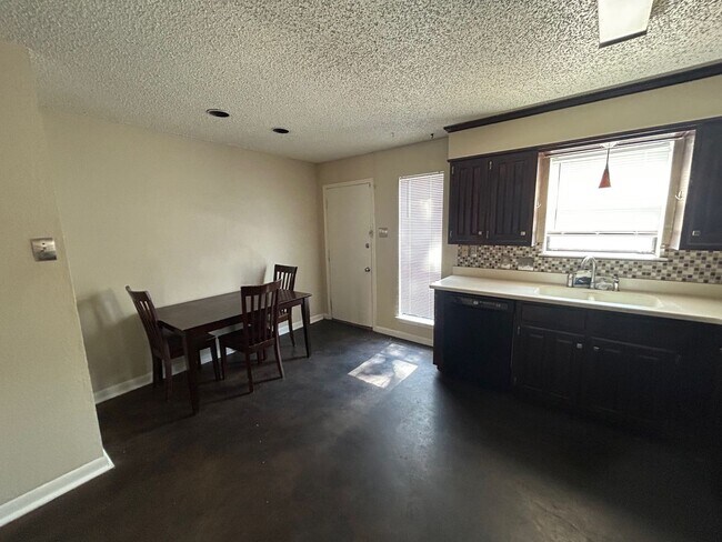 Foto del edificio - Cobblestone Townhome for Rent