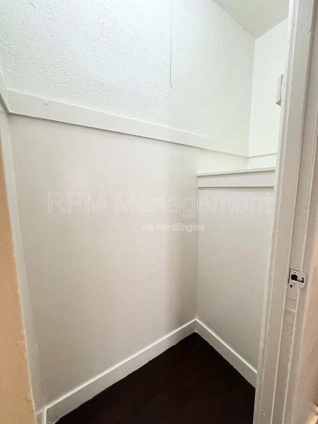 Foto del edificio - 626 N Plymouth Blvd