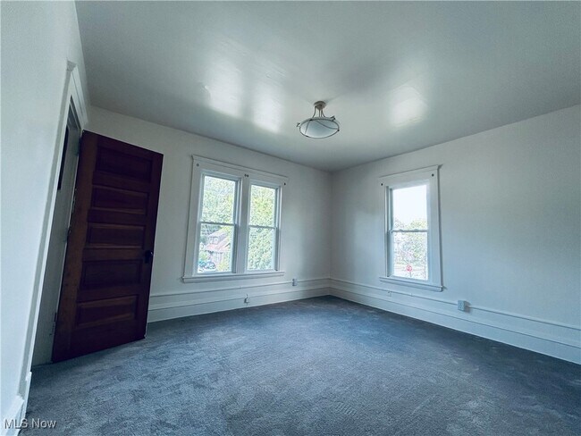 Foto del edificio - 481 Longmere Dr