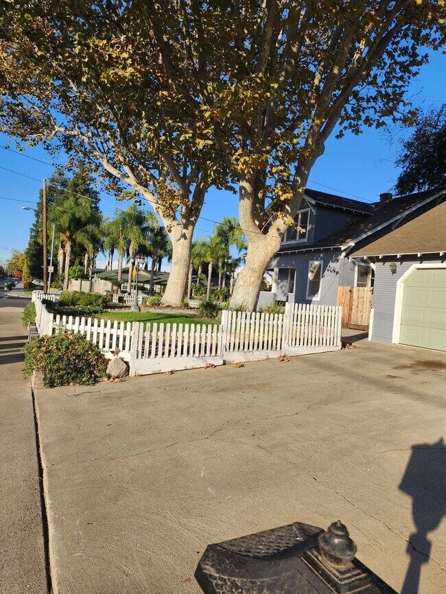 Foto del edificio - 4 Bedroom 2 Bathroom Located In Turlock wi...