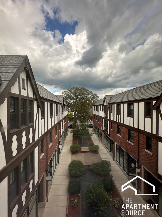 Foto del edificio - 896 Green Bay Rd