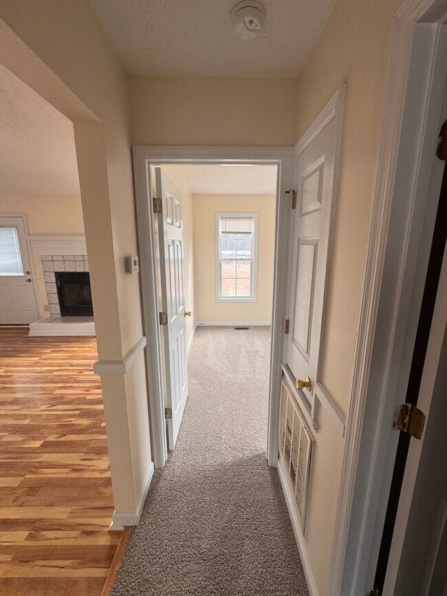 Building Photo - 885 Ridge Rd