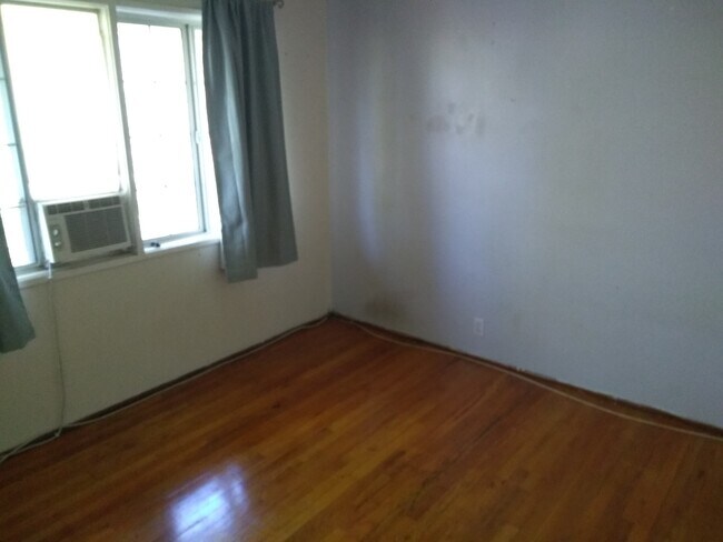 Bedroom 2 - 1622 Raymond Hill Rd