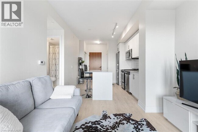 Building Photo - 509 Dundas St W