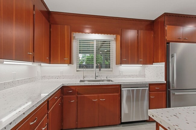 Building Photo - Central Davis 3/2 Mid Modern