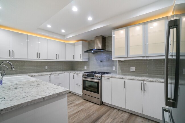 Foto del edificio - 15233 Magnolia Blvd