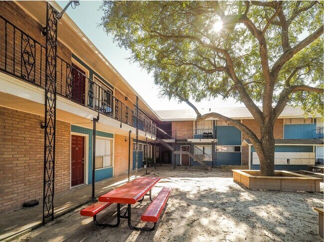 Foto del edificio - 816 Oak St