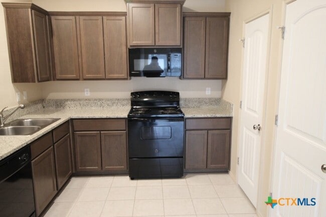 Foto del edificio - 1705 Montell St