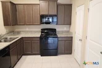 Building Photo - 1705 Montell St