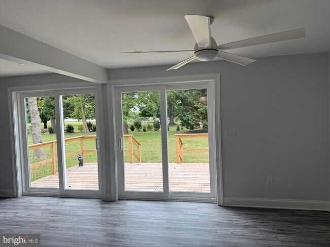 Foto del edificio - 27473 Southside Island Creek Rd