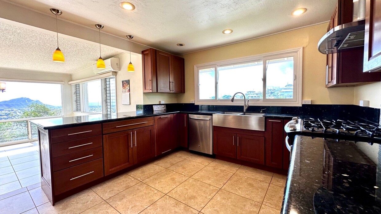 Primary Photo - Available NOW - 3 Bedroom, 2 Bath, with a ...