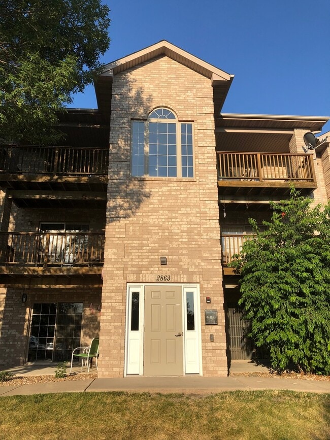 Building Photo - Nice 2br Condo in Coralville close to shop...